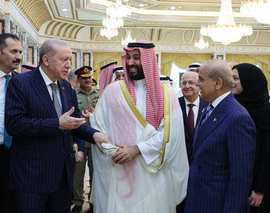 News Bilder des Tages Turkiye, Saudi Arabia and Pakistan sign trilateral joint defense agreement MECCA, SAUDI ARABIA - AUGUST 7: (----EDITORIAL USE ONLY - MANDATORY CREDIT - TURKISH PRESIDENCY MURAT CETINMUHURDAR HANDOUT - NO MARKETING NO ADVERTISING CAMPAIGNS - DISTRIBUTED AS A SERVICE TO CLIENTS----) Turkish President Recep Tayyip Erdogan (L), Saudi Crown Prince Mohammed bin Salman (C) and Pakistani Prime Minister Shehbaz Sharif (R) sign a trilateral joint defense agreement in Mecca, Saudi Arabia, on August 7, 2026. TUR Presidency Murat Cetinmuhurdar Anadolu Mecca Saudi Arabia. Editorial use only. Please get in touch for any other usage.  Copyright: x2026xAnadoluxTURxPresidencyx MuratxCetinmuhurdarx