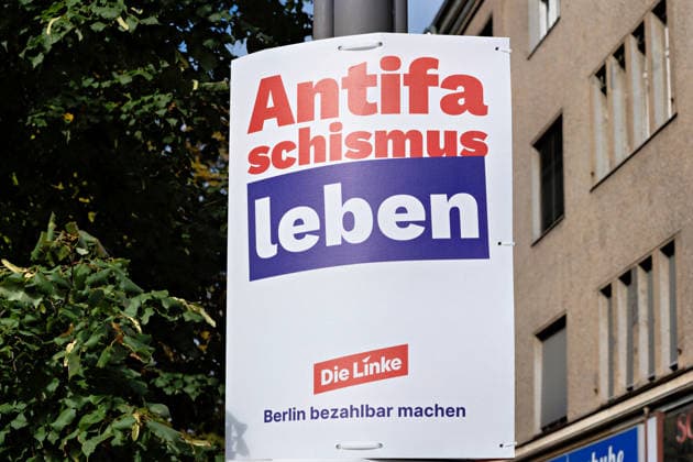 Berlin,07.08.2026,Wahlplakat der Partei die Linke - Antifaschismus leben - zur Wahl zum 20.Abgeordnetenhaus von Berlin sowie zu den Bezirksverordnetenversammlungen am 20.09.2026. *** Berlin, August 7, 2026—Election poster for the party Die Linke’s Living Anti-Fascism campaign for the election to the 20th Berlin House of Representatives and the district councils on September 20, 2026