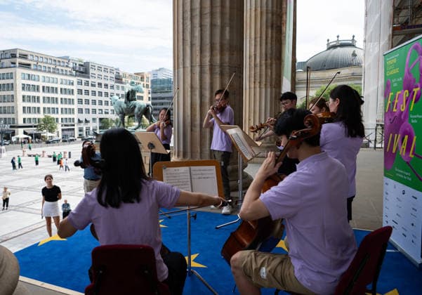 (260806) -- BERLIN, Aug. 6, 2026 -- Musicians from the Orchestra of the Zhejiang Conservatory of Music perform during a flash mob activity at the Konzerthaus Berlin in Berlin, Germany, Aug. 5, 2026. Orchestra of the Zhejiang Conservatory of Music took the stage on Wednesday at the Konzerthaus Berlin, delivered a captivating performance at the Young Euro Classic 2026. During its stay, the orchestra also staged a series of flash mob performances. ) GERMANY-BERLIN-CHINA-ORCHESTRA-PERFORMANCE ZhangxHaofu 