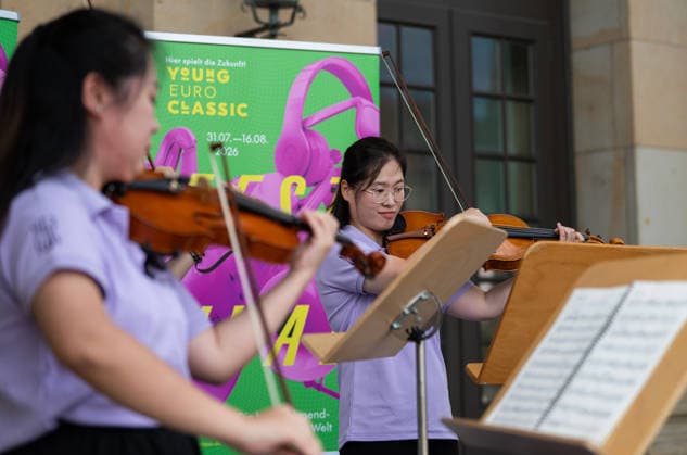 (260806) -- BERLIN, Aug. 6, 2026 -- Musicians from the Orchestra of the Zhejiang Conservatory of Music perform during a flash mob activity at the Konzerthaus Berlin in Berlin, Germany, Aug. 5, 2026. Orchestra of the Zhejiang Conservatory of Music took the stage on Wednesday at the Konzerthaus Berlin, delivered a captivating performance at the Young Euro Classic 2026. During its stay, the orchestra also staged a series of flash mob performances. ) GERMANY-BERLIN-CHINA-ORCHESTRA-PERFORMANCE ZhangxHaofu 
