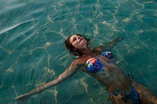 Woman floating in clear Mediterranean sea during summer vacation model released, Symbolfoto, GMLF02203