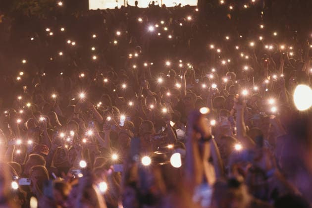 06.08.2026, Tartu. Moby performed a live show at the Tartu Song Festival Grounds, celebrating the 25th anniversary of his iconic album Play. Photo: Dmitri Kotjuh Järva Teataja Tartu Tartumaa Estonia 2DK06AUG26F133  Copyright: xDmitrixKotjuhx Crowd waving phone lights during Moby concert