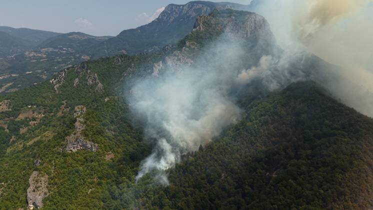 Wildfire in Konjic, Bosnia and Herzegovina KONJIC, BOSNIA AND HERZEGOVINA - AUGUST 07: Smoke rises from the forest area where wildfire broke out, in Konjic, Bosnia and Herzegovina on August 07, 2026. Elman Omic Anadolu Konjic Bosnia and Herzegovina. Editorial use only. Please get in touch for any other usage.  Copyright: x2026xAnadoluxElmanxOmicx