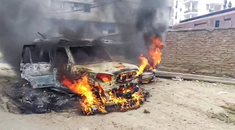 RECORD DATE NOT STATED Violence Erupts Over a Man s Death in Bihar s Patna Patna, Aug 07 (ANI): Police vehicles get torched as violence breaks out near Zero Mile over a man s death in a road accident, in Patna on Friday. (ANI Video Grab) Patna Bihar India Copyright: xANIx ANI_20260807055