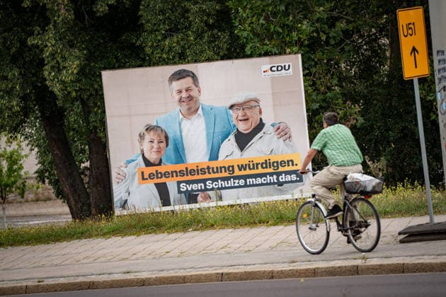 Wahlplakat der CDU mit Sven Schulze, CDU-Spitzenkandidat und amtierender Ministerpräsident des Landes Sachsen-Anhalt;Wahlplakat zur Landtagswahl 2026 in Magdeburg, Sachsen-Anhalt, Magdeburg Sachsen-Anhalt Deutschland Magdeburg Innenstadt *** CDU campaign poster featuring Sven Schulze, the CDU s top candidate and incumbent Minister President of Saxony-Anhalt. Campaign poster for the 2026 state election in Magdeburg, Saxony-Anhalt, Magdeburg, Saxony-Anhalt, Germany; Magdeburg city center