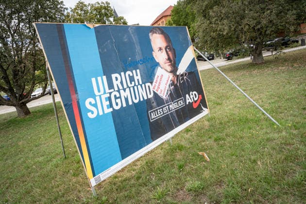 Beschädigtes Wahlplakat der AfD mit Spitzenkandidat Ulrich Siegmund;Wahlplakat zur Landtagswahl 2026 in Magdeburg, Sachsen-Anhalt, Magdeburg Sachsen-Anhalt Deutschland Magdeburg Innenstadt *** Damaged AfD campaign poster featuring lead candidate Ulrich Siegmund; poster for the 2026 state election in Magdeburg, Saxony-Anhalt, Magdeburg, Saxony-Anhalt, Germany; downtown Magdeburg