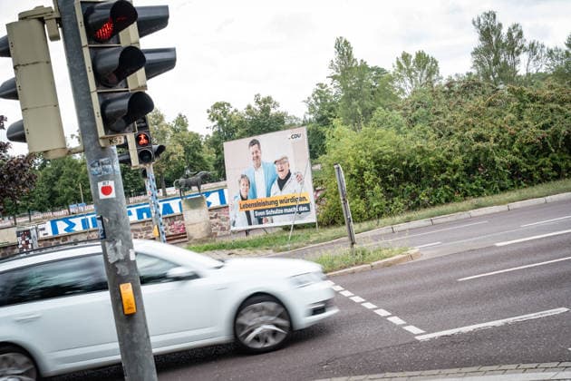 Wahlplakat der CDU mit Sven Schulze, CDU-Spitzenkandidat und amtierender Ministerpräsident des Landes Sachsen-Anhalt;Wahlplakat zur Landtagswahl 2026 in Magdeburg, Sachsen-Anhalt, Magdeburg Sachsen-Anhalt Deutschland Magdeburg Innenstadt *** CDU campaign poster featuring Sven Schulze, the CDU s top candidate and incumbent Minister President of Saxony-Anhalt; campaign poster for the 2026 state election in Magdeburg, Saxony-Anhalt, Magdeburg, Saxony-Anhalt, Germany; Magdeburg city center