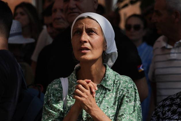 ARMENIA, YEREVAN - AUGUST 7, 2026: A woman prays outside a court building ahead of a hearing against Catholicos Garegin II of All Armenians over allegations of failing to comply with a civil court order. Alexander Patrin TASS  95875930