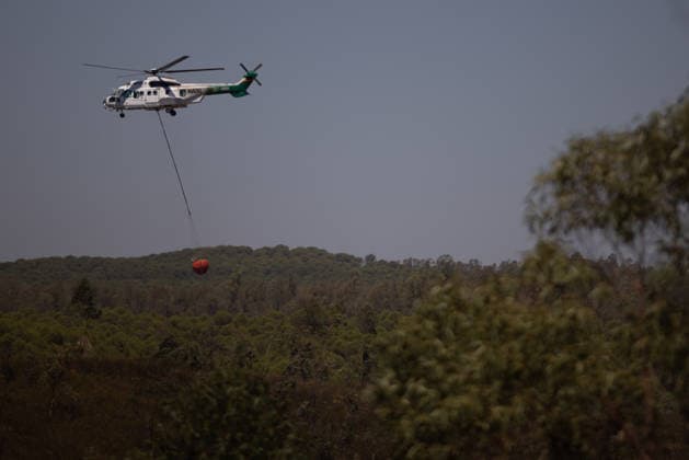 The number of ground personnel fighting the fire in Niebla has increased to 150, with 18 aerial resources. An Infoca helicopter is fighting the wildfire that broke out in the town of Niebla, in Huelva. August 7, 2028, in Niebla, Huelva, Andalusia, Spain: Andalusia’s Forest Fire Emergency Plan (Plan Infoca) has increased the number of ground personnel from 80 to 150 this Friday to contain the forest fire that broke out Thursday afternoon in the Raboconejo area of Niebla, Huelva, which remains in the emergency phase, Operational Level 1, and which has forced the preventive evacuation of 23 residents from the hamlets of Raboconejo and Caballón. Likewise, 18 aerial resources continue to operate in the area. AUGUST 7, 2026 Niebla, Huelva, Andal  Copyright: xClaraxCarrascox 7705121
