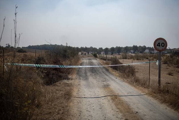 The number of ground personnel fighting the fire in Niebla has increased to 150, with 18 aerial resources. The Civil Guard has closed a road due to the wildfire that broke out in the town of Niebla, in Huelva. August 7, 2028, in Niebla, Huelva, Andalusia, Spain: Andalusia’s Forest Fire Emergency Plan (Plan Infoca) has increased the number of ground personnel from 80 to 150 this Friday to contain the forest fire that broke out Thursday afternoon in the Raboconejo area of Niebla, Huelva, which remains in the emergency phase, Operational Level 1, and which has forced the preventive evacuation of 23 residents from the hamlets of Raboconejo and Caballón. Likewise, 18 aerial resources continue to operate in the area. AUGUST 7, 2026 Niebla, Huelv  Copyright: xClaraxCarrascox 7705145