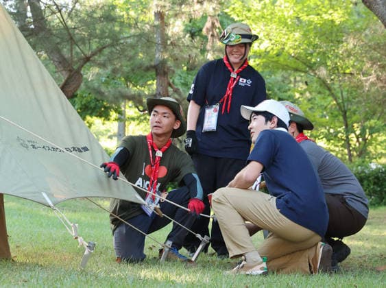 Entertainment Bilder des Tages Prince Hisahito joins boy scout event in western Japan Japanese Prince Hisahito (front) sets up a tent during the 19th Nippon Scout Jamboree in Jinsekikogen in Hiroshima Prefecture, western Japan, on Aug. 7, 2026. (Pool photo)  A14AA0005625346P