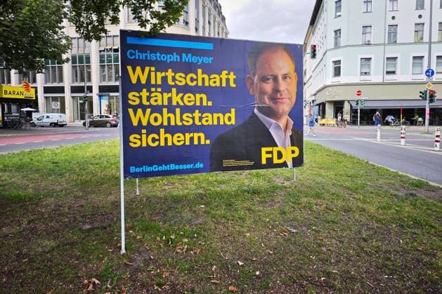 Berlin, Deutschland, 07.08.2026: Wahlplakat mit Christoph Meyer, FDP *** Berlin, Germany, August 7, 2026 Election poster featuring Christoph Meyer, FDP Copyright: xdtsxNachrichtenagenturx dts_129528