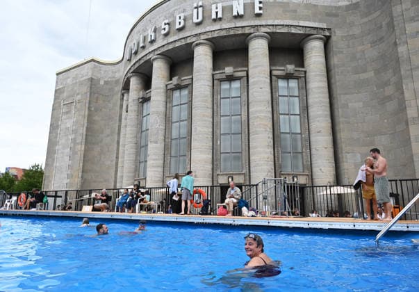 Temporary swimming pool opened in front of the Volksbuehne theatre in Berlin BERLIN, GERMANY - AUGUST 07: People swim and visit the newly opened Volksbad, a temporary public swimming pool installed in front of the Volksbuehne theatre at Rosa-Luxemburg-Platz in Berlin, Germany, on August 07, 2026. To mark the start of the Volksbuehne’s new artistic directorship, a temporary public swimming pool with a 25-meter swimming lane has been installed on the square for eight weeks. Volodymyr Sindieiev Anadolu Berlin Germany. Editorial use only. Please get in touch for any other usage.  Copyright: x2026xAnadoluxVolodymyrxSindieievx