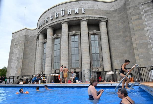 Temporary swimming pool opened in front of the Volksbuehne theatre in Berlin BERLIN, GERMANY - AUGUST 07: People swim and visit the newly opened Volksbad, a temporary public swimming pool installed in front of the Volksbuehne theatre at Rosa-Luxemburg-Platz in Berlin, Germany, on August 07, 2026. To mark the start of the Volksbuehne’s new artistic directorship, a temporary public swimming pool with a 25-meter swimming lane has been installed on the square for eight weeks. Volodymyr Sindieiev Anadolu Berlin Germany. Editorial use only. Please get in touch for any other usage.  Copyright: x2026xAnadoluxVolodymyrxSindieievx