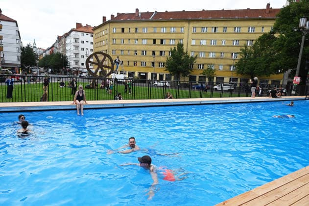 Temporary swimming pool opened in front of the Volksbuehne theatre in Berlin BERLIN, GERMANY - AUGUST 07: People swim and visit the newly opened Volksbad, a temporary public swimming pool installed in front of the Volksbuehne theatre at Rosa-Luxemburg-Platz in Berlin, Germany, on August 07, 2026. To mark the start of the Volksbuehne’s new artistic directorship, a temporary public swimming pool with a 25-meter swimming lane has been installed on the square for eight weeks. Volodymyr Sindieiev Anadolu Berlin Germany. Editorial use only. Please get in touch for any other usage.  Copyright: x2026xAnadoluxVolodymyrxSindieievx