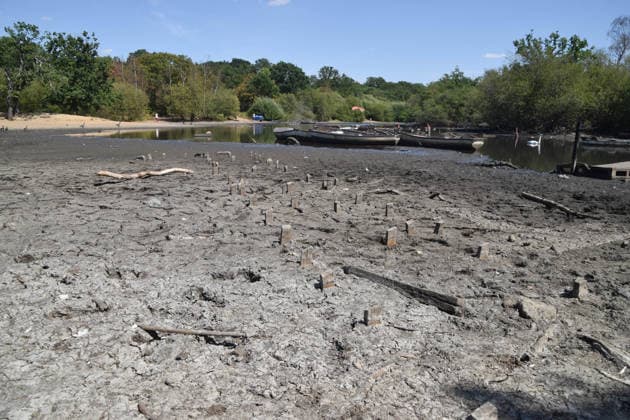 August 7, 2026, London, England, United Kingdom: A part of Hollow Pond in Leytonstone dries up as a drought persists in London and other parts of the UK. London United Kingdom  - ZUMAv130 20260807_zip_v130_002 Copyright: xVukxValcicx