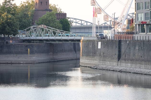 RECORD DATE NOT STATED Koeln GER, Natur, Klima, Sommer, Trockenheit, Rhein, Niedrigwasser, Koeln, Nordrhein-Westfalen, Deutschland, 06.08.2026 Der Pegelstand des Rheins in Koeln ist bedenklich niedrig und laesst die Schifffahrt nur eingeschraenkt zu GER, Natur, Klima, Sommer, Trockenheit, Rhein, Niedrigwasser, Koeln, Nordrhein-Westfalen, Deutschland, 06.08.2026 *** Cologne, Germany, Nature, Climate, Summer, Drought, Rhine, Low Water Levels, Cologne, North Rhine-Westphalia, Germany, August 6, 2026 The water level of the Rhine in Cologne is alarmingly low, allowing only limited navigation GER, Nature, Climate, Summer, Drought, Rhine, Low Water, Cologne, North Rhine-Westphalia, Germany, August 6, 2026 Copyright: xEibner-Pressefoto JuergenxAugstx EP_JAT