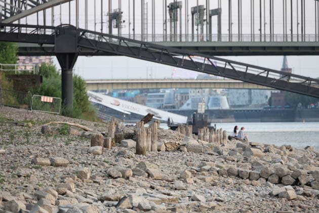 RECORD DATE NOT STATED Koeln GER, Natur, Klima, Sommer, Trockenheit, Rhein, Niedrigwasser, Koeln, Nordrhein-Westfalen, Deutschland, 06.08.2026 Der Pegelstand des Rheins in Koeln ist bedenklich niedrig und laesst die Schifffahrt nur eingeschraenkt zu GER, Natur, Klima, Sommer, Trockenheit, Rhein, Niedrigwasser, Koeln, Nordrhein-Westfalen, Deutschland, 06.08.2026 *** Cologne, Germany, Nature, Climate, Summer, Drought, Rhine, Low Water Levels, Cologne, North Rhine-Westphalia, Germany, August 6, 2026 The water level of the Rhine in Cologne is alarmingly low, allowing only limited navigation GER, Nature, Climate, Summer, Drought, Rhine, Low Water, Cologne, North Rhine-Westphalia, Germany, August 6, 2026 Copyright: xEibner-Pressefoto JuergenxAugstx EP_JAT
