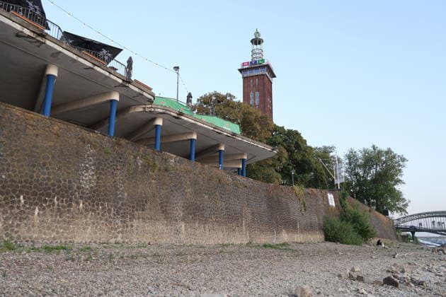 RECORD DATE NOT STATED Koeln GER, Natur, Klima, Sommer, Trockenheit, Rhein, Niedrigwasser, Koeln, Nordrhein-Westfalen, Deutschland, 06.08.2026 Der Pegelstand des Rheins in Koeln ist bedenklich niedrig und laesst die Schifffahrt nur eingeschraenkt zu GER, Natur, Klima, Sommer, Trockenheit, Rhein, Niedrigwasser, Koeln, Nordrhein-Westfalen, Deutschland, 06.08.2026 *** Cologne, Germany, Nature, Climate, Summer, Drought, Rhine, Low Water Levels, Cologne, North Rhine-Westphalia, Germany, August 6, 2026 The water level of the Rhine in Cologne is alarmingly low, allowing only limited navigation GER, Nature, Climate, Summer, Drought, Rhine, Low Water, Cologne, North Rhine-Westphalia, Germany, August 6, 2026 Copyright: xEibner-Pressefoto JuergenxAugstx EP_JAT