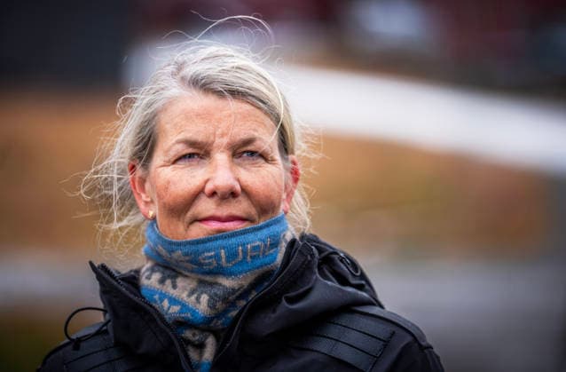 Klima- og miljominister Andreas Bjelland Eriksen besoker Svalbard Longyearbyen 20260807. Katharina Rise, Assisterende sysselmester pa Svalbard, Klima- og miljominister Andreas Bjelland Eriksen besoker Svalbard. Fredag var det byvandring med Longyearbyen Lokalstyre og Metereologisk institutt. Han fikk informasjon om hva klimaendringene gjor med Longyearbyen, og hvordan byen tilpasser seg snoskred, permafrost-tining, drikkevann og flom. Foto: Ole Berg-Rusten NTB Longyearbyen Norge LZEmWZAc87I EDITORIAL USE ONLY Ref:_POLLZEmWZAc87I.jpg *** Climate and Environment Minister Andreas Bjelland Eriksen visits Svalbard, Longyearbyen, August 7, 2026. Katharina Rise, Assistant Governor of Svalbard, Climate and Environment Minister Andreas Bje  Copyright: xOlexBerg-Rustenx xNTBx