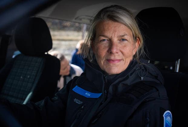 Klima- og miljominister Andreas Bjelland Eriksen besoker Svalbard Longyearbyen 20260807. Katharina Rise, Assisterende sysselmester pa Svalbard, Klima- og miljominister Andreas Bjelland Eriksen besoker Svalbard. Fredag var det byvandring med Longyearbyen Lokalstyre og Metereologisk institutt. Han fikk informasjon om hva klimaendringene gjor med Longyearbyen, og hvordan byen tilpasser seg snoskred, permafrost-tining, drikkevann og flom. Foto: Ole Berg-Rusten NTB Longyearbyen Norge 5d2C7EfO9e4 EDITORIAL USE ONLY Ref:_POL5d2C7EfO9e4.jpg *** Climate and Environment Minister Andreas Bjelland Eriksen visits Svalbard, Longyearbyen, August 7, 2026. Katharina Rise, Assistant Governor of Svalbard, Climate and Environment Minister Andreas Bje  Copyright: xOlexBerg-Rustenx xNTBx