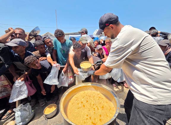Palestinians Queue for Food in Southern Gaza Palestinians wait in line to receive a meal from a charity kitchen in Al-Mawasi, Khan Younis, southern Gaza Strip, on August 7, 2026, amid the ongoing humanitarian crisis and shortages of food supplies. Photo by Tariq Mohammad APA Images Khan Yunis Gaza Strip Palestinian Territory 070826_Khan_Yunis_TM_00(5) Copyright: xapaimagesxTariqxMohammad xapaimagesx