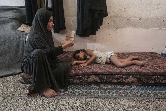 Displaced Palestinians Endure Summer Heat at UNRWA Shelters Displaced Palestinians stay at UNRWA shelters in the Nuseirat refugee camp, central Gaza Strip, on August 7, 2026, amid high temperatures and a lack of adequate ventilation, electricity and water. The shortages add to difficult humanitarian conditions for thousands of displaced people living in the shelters. Photo by Moiz Salhi apaimages Nusairat Gaza Strip Palestinian Territory 070826_Nusairat_MS_00(13) Copyright: xapaimagesxMoizxSalhixx xapaimagesx