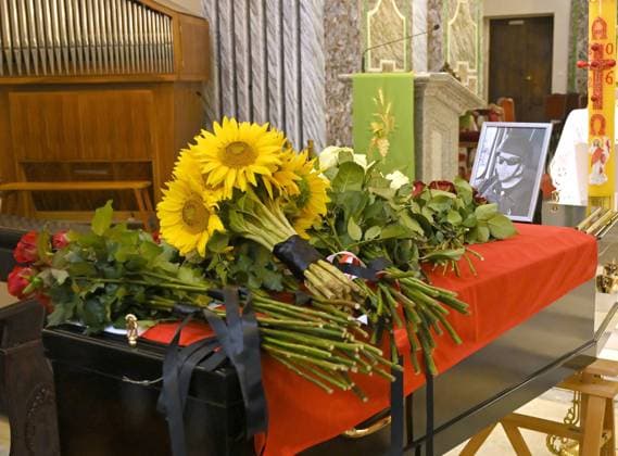 Commemorative ceremony for Polish volunteer Marek Rusek-Wolski in Kyiv Flowers lay on the coffin of Polish volunteer Marek Rusek-Wolski, who was killed near Kharkiv by a Russian drone attack, during the farewell ceremony at the Cathedral of St Alexander in Kyiv, Ukraine, August 7, 2026. The tragedy occurred at the end of July (approximately 27 July) near Kharkiv, when the volunteer came under a targeted Russian drone strike while on a humanitarian mission. Marek Rusek-Wolski was an administrator of the Polish volunteer community Razem dla Ukrainy. Since early 2023, he had been regularly travelling to Ukraine. He used to organise fundraisers, purchase and deliver food, medicines, hygiene products and animal feed to the most dangerous front-l  Copyright: xYevhenxKotenkox xUkrinformx xAvalonx 1121304836