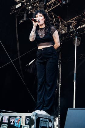 Die Sängerin Oli von der Band Melonball live beim Auftritt am 7. August 2026 auf der Sounds For Nature Stage beim 30. Taubertal-Festival in Rothenburg ob der Tauber. Das traditionsreiche Open-Air-Festival feiert in diesem Jahr sein 30-jähriges Jubiläum. *** Singer Oli from the band Melonball performing live on August 7, 2026, on the Sounds For Nature Stage at the 30th Taubertal Festival in Rothenburg ob der Tauber. This year, the long-standing open-air festival is celebrating its 30th anniversary.
