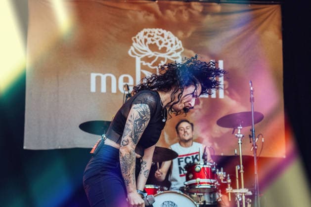 Die Sängerin Oli von der Band Melonball live beim Auftritt am 7. August 2026 auf der Sounds For Nature Stage beim 30. Taubertal-Festival in Rothenburg ob der Tauber. Das traditionsreiche Open-Air-Festival feiert in diesem Jahr sein 30-jähriges Jubiläum. *** Singer Oli from the band Melonball performing live on August 7, 2026, on the Sounds For Nature Stage at the 30th Taubertal Festival in Rothenburg ob der Tauber. This year, the long-standing open-air festival is celebrating its 30th anniversary.