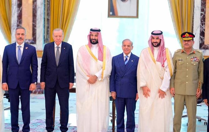 RECORD DATE NOT STATED Prime Minister of Islamic Republic of Pakistan, Muhammad Shehbaz Sharif, Prince Mohammed Bin Salman Bin Abdulaziz Al Saud, Crown Prince and Prime Minister of Saudi Arabia, Recep Tayyip Erdogan, President of the Republic of Türkiye in a group photo after signed the Makkah Joint Defence Agreement, in Makkah on Friday, August 7, 2026. (PPI Images). EDITORIAL USE ONLY Copyright: xx SA-ZM-070826x ppiphotos484968
