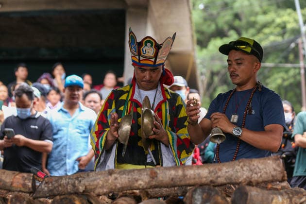 Funeral Held For Record Holding Nepali Climber Pur Bahadur Gurung- -Yukta- Killed In Broad Peak Avalanche With Honors A shaman performs rituals before the last rites of Nepali mountaineer Pur Bahadur Gurung (Yukta), who died during an expedition on Pakistan s 8,047-metre Broad Peak, in Kathmandu, Nepal, on August 7, 2026. The cremation took place at Swayambhu in the presence of family members, relatives, Home Minister Sudan Gurung, Nepali Congress President Gagan Thapa, members of the mountaineering community and well-wishers. The funeral was led by shamans who led the rituals after circumnavigating the Swayambhunath Stupa, a UNESCO World Heritage Site and a pilgrimage site for Buddhists. Gurung is the first among the five Nepali climbers w  Copyright: xSubaasxShresthax originalFilename: shrestha-funeralh260807_np1i2.jpg