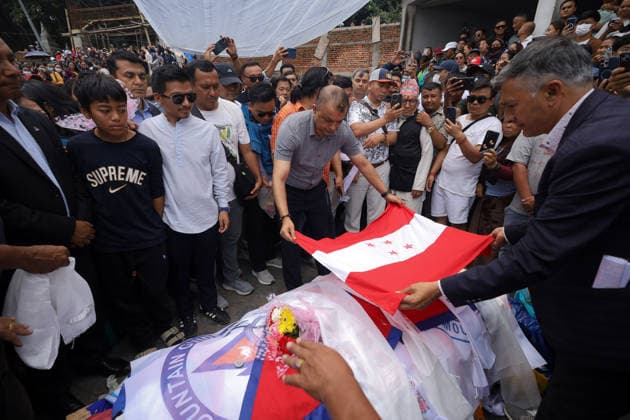 Funeral Held For Record Holding Nepali Climber Pur Bahadur Gurung- -Yukta- Killed In Broad Peak Avalanche With Honors Gagan Kumar Thapa, president of the Nepali Congress, drapes the body of Nepali mountaineer Pur Bahadur Gurung with a party flag ahead of his funeral in Kathmandu, Nepal, on August 7, 2026. Gurung died during an expedition on Pakistan s 8,047-metre Broad Peak in July 2026. The cremation took place at Swayambhu in the presence of family members, relatives, Home Minister Sudan Gurung, Nepali Congress President Gagan Thapa, members of the mountaineering community and well-wishers. The funeral was led by shamans who performed rituals after circumnavigating the Swayambhunath Stupa, a UNESCO World Heritage Site and a pilgrimage sit  Copyright: xSubaasxShresthax originalFilename: shrestha-funeralh260807_np6ZI.jpg