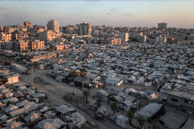 Daily life in Gaza GAZA CITY, GAZA, PALESTINE - AUGUST 7: Palestinians live under harsh conditions in makeshift tents along the coastline of Gaza City, struggling to survive amid ongoing Israeli attacks on Gaza, Palestine on August 7, 2026. Displaced families taking shelter near the beach face severe humanitarian challenges in temporary living conditions Ali Jadallah Anadolu Gaza City Gaza. Editorial use only. Please get in touch for any other usage.  Copyright: x2026xAnadoluxAlixJadallahx