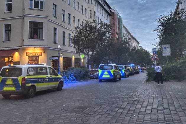 Berlin, Deutschland, 07.08.2026: Polizei in der Berliner Graefestraße im Stadtteil Kreuzberg *** Berlin, Germany, August 7, 2026 Police on Graefestraße in Berlin s Kreuzberg neighborhood Copyright: xdtsxNachrichtenagenturx dts_129589