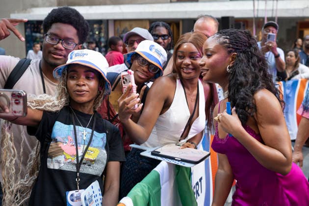 August 7, 2026, New York, New York, USA: AYRA STARR greets fans while performing at the Today Show Citi Concert Series on NBC at Rockefeller Plaza in New York. 7 August 2026 New York USA - ZUMAa265 20260807_zep_a265_021 Copyright: xEricxAcquayex