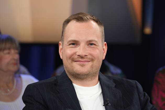 Jakob Schwerdtfeger, Kunstcomedian, zu Gast in der NDR Talk Show am 7.8.2026 im 3. Programm des NDR Fernsehen, Fototermin vor der Aufzeichnung am 26.6.2026 im Fernsehstudio Hamburg Lokstedt *** Jakob Schwerdtfeger, comedy artist, will appear on the NDR Talk Show on August 7, 2026, on NDR Television’s Channel 3; a photo op will take place before the taping on June 26, 2026, at the Hamburg Lokstedt television studio
