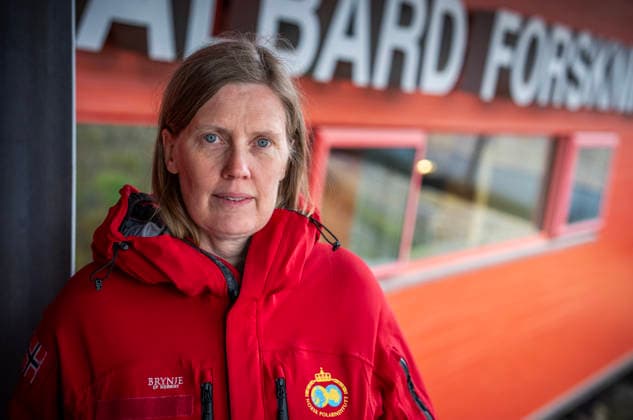 Klima- og miljominister Andreas Bjelland Eriksen besoker Svalbard Longyearbyen 20260807. Anne Urseth, Norsk Polarinstitutt. Klima- og miljominister Andreas Bjelland Eriksen besoker Svalbard. Fredag var det byvandring med Longyearbyen Lokalstyre og Metereologisk institutt. Han fikk informasjon om hva klimaendringene gjor med Longyearbyen, og hvordan byen tilpasser seg snoskred, permafrost-tining, drikkevann og flom. Foto: Ole Berg-Rusten NTB Longyearbyen Norge 4h-9nykULho EDITORIAL USE ONLY Ref:_POL4h-9nykULho.jpg *** Climate and Environment Minister Andreas Bjelland Eriksen Visits Svalbard, Longyearbyen, August 7, 2026 Anne Urseth, Norwegian Polar Institute Climate and Environment Minister Andreas Bjelland Eriksen Visits Svalbard O  Copyright: xOlexBerg-Rustenx xNTBx