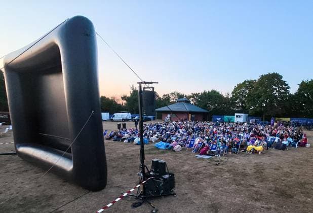 Sommerkino Auesee ** NUR FÜR REDAKTIONELLE ZWECKE ** EDITORIAL USE ONLY **<p>Das Sommerkino findet am Freitag, den 07.08.2026 auf einer mobilen Leinwand am Auesee in Wesel statt. Deutschland NRW Wesel Copyright: ErwinxPottgiesser *** Auesee Summer Movie Theater ** FOR EDITORIAL USE ONLY ** EDITORIAL USE ONLY ** p The Summer Cinema will take place on Friday, August 7, 2026, on a mobile screen at Auesee in Wesel, Germany (North Rhine-Westphalia, Wesel). Copyright ErwinxPottgiesser Copyright: ErwinxPottgiesser doc87272jgsakpbcbizvrj ,EDITORIAL USE ONLY
