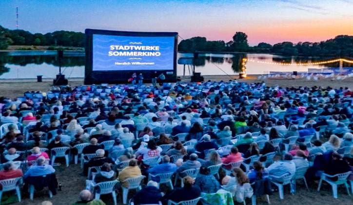 Sommerkino Auesee ** NUR FÜR REDAKTIONELLE ZWECKE ** EDITORIAL USE ONLY **<p>Das Sommerkino findet am Freitag, den 07.08.2026 auf einer mobilen Leinwand am Auesee in Wesel statt. Deutschland NRW Wesel Copyright: ErwinxPottgiesser *** Auesee Summer Movie Theater ** FOR EDITORIAL USE ONLY ** EDITORIAL USE ONLY ** p The Summer Cinema will take place on Friday, August 7, 2026, on a mobile screen at Auesee in Wesel, Germany (North Rhine-Westphalia, Wesel). Copyright ErwinxPottgiesser Copyright: ErwinxPottgiesser doc87272l3gifs15g6b6243j ,EDITORIAL USE ONLY