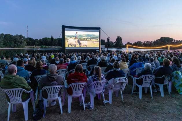 Sommerkino Auesee ** NUR FÜR REDAKTIONELLE ZWECKE ** EDITORIAL USE ONLY **<p>Das Sommerkino findet am Freitag, den 07.08.2026 auf einer mobilen Leinwand am Auesee in Wesel statt. Deutschland NRW Wesel Copyright: ErwinxPottgiesser *** Auesee Summer Movie Theater ** FOR EDITORIAL USE ONLY ** EDITORIAL USE ONLY ** p The Summer Cinema will take place on Friday, August 7, 2026, on a mobile screen at Auesee in Wesel, Germany (North Rhine-Westphalia, Wesel). Copyright ErwinxPottgiesser Copyright: ErwinxPottgiesser doc87272lw32dc1krmtf8y8 ,EDITORIAL USE ONLY