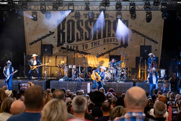 The BossHoss live im Amphitheater Hanau Back to the Boots 2026 The BossHoss live im Amphitheater Hanau, Konzert der Band The BossHoss am 7. August 2026, Auftritt im Rahmen von Back to the Boots, Open-Air-Konzert im Amphitheater Hanau, The BossHoss während des Live-Auftritts auf der Bühne, Musiker und Bandmitglieder während des Konzerts, Live-Musik vor Publikum, Bühnenshow und Konzertatmosphäre im Amphitheater, Auftritt am Abend in Hanau, Konzertbeginn gegen 19:30 Uhr, Veranstaltung von Shooter Promotions GmbH, Konzertveranstaltung in Hanau, Hessen, Deutschland. Hanau Main-Kinzig-Kreis Hessen Deutschland *** The BossHoss Live at the Hanau Amphitheater: Back to the Boots 2026 The BossHoss Live at the Hanau Amphitheater, The BossHoss