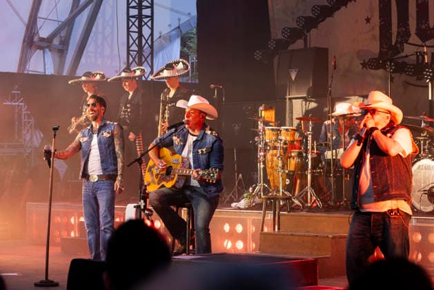The BossHoss live im Amphitheater Hanau Back to the Boots 2026 The BossHoss live im Amphitheater Hanau, Konzert der Band The BossHoss am 7. August 2026, Auftritt im Rahmen von Back to the Boots, Open-Air-Konzert im Amphitheater Hanau, The BossHoss während des Live-Auftritts auf der Bühne, Musiker und Bandmitglieder während des Konzerts, Live-Musik vor Publikum, Bühnenshow und Konzertatmosphäre im Amphitheater, Auftritt am Abend in Hanau, Konzertbeginn gegen 19:30 Uhr, Veranstaltung von Shooter Promotions GmbH, Konzertveranstaltung in Hanau, Hessen, Deutschland. Hanau Main-Kinzig-Kreis Hessen Deutschland *** The BossHoss Live at the Hanau Amphitheater: Back to the Boots 2026 The BossHoss Live at the Hanau Amphitheater, The BossHoss