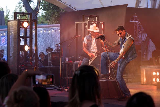 The BossHoss live im Amphitheater Hanau Back to the Boots 2026 The BossHoss live im Amphitheater Hanau, Konzert der Band The BossHoss am 7. August 2026, Auftritt im Rahmen von Back to the Boots, Open-Air-Konzert im Amphitheater Hanau, The BossHoss während des Live-Auftritts auf der Bühne, Musiker und Bandmitglieder während des Konzerts, Live-Musik vor Publikum, Bühnenshow und Konzertatmosphäre im Amphitheater, Auftritt am Abend in Hanau, Konzertbeginn gegen 19:30 Uhr, Veranstaltung von Shooter Promotions GmbH, Konzertveranstaltung in Hanau, Hessen, Deutschland. Hanau Main-Kinzig-Kreis Hessen Deutschland *** The BossHoss Live at the Hanau Amphitheater: Back to the Boots 2026 The BossHoss Live at the Hanau Amphitheater, The BossHoss