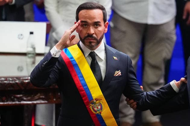 (260807) -- CALI(COLOMBIA), Aug. 7, 2026 -- Abelardo de la Espriella receives the presidential sash during the new president s inauguration ceremony in Cali, Colombia, Aug. 7, 2026. Abelardo de la Espriella was sworn in as Colombia s new president on Friday in Cali, officially beginning his four-year term in office. (Photo by Xinhua) COLOMBIA-CALI-NEW PRESIDENT-INAUGURATION AndresxMoreno 