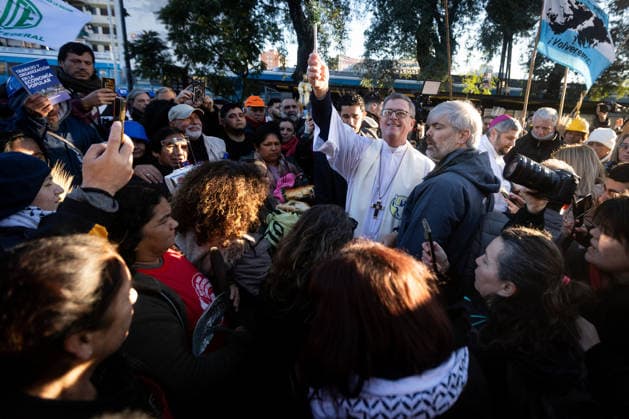 Saint Cayetano Celebration for Saint Cayetano s Day, patron saint of bread and work, at the Liniers Shrine EDITORIAL USE ONLY  Copyright: xGDA LaxNacion Argentina-xTodosxlosxderechosxreservados.xProhibidoxelxusoxoxreproducci&oacute;nxdexestaximagenxenxArgentinax NicolasxSuarezx arlanacionpic066998
