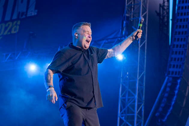 Dropkick Murphys, Ken Casey, auf der Bühne beim Taubertal-Festival 2026 in Rothenburg ob der Tauber, Deutschland, am 7. August 2026. *** Ken Casey of the Dropkick Murphys on stage at the Taubertal Festival 2026 in Rothenburg ob der Tauber, Germany, on August 7, 2026 Copyright: HMBxMedia xHeikoxBecker