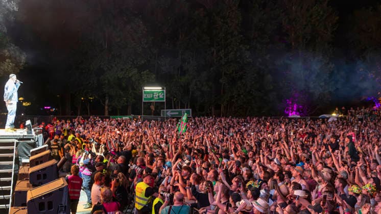 Sido performt vor begeistertem Publikum beim Taubertal-Festival 2026 in Rothenburg ob der Tauber, Deutschland, am 7. August 2026. Nacht-Aufnahme mit enthusiastischem Publikum. *** Sido performs in front of an enthusiastic audience at the 2026 Taubertal Festival in Rothenburg ob der Tauber, Germany, on August 7, 2026. Nighttime shot with an enthusiastic audience. Copyright: HMBxMedia xHeikoxBecker