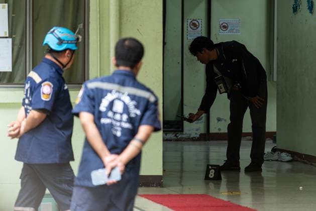School Mass Shooting in Nonthaburi, Thailand - 7 Aug 2026 Rescue workers seen working at the scene following a school mass shooting. At least 7 people, including the gunman, died in a school mass shooting. A 14-year-old student started by killing his grandparents at their home, then opened fire at the school before killing himself. Nonthaburi Thailand Copyright: xPeeraponxBoonyakiatx xSOPAxImagesx Peerapon-Boonyakiat-1441149