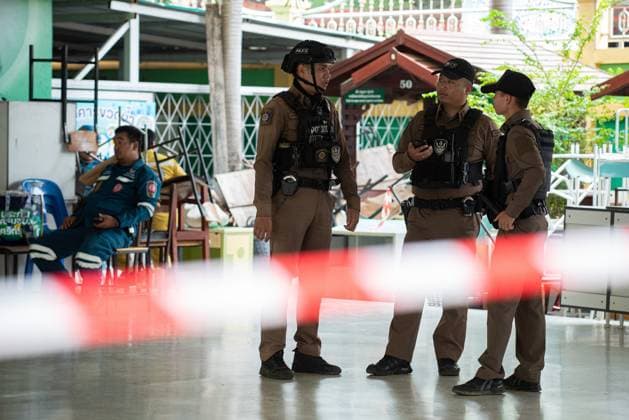 School Mass Shooting in Nonthaburi, Thailand - 7 Aug 2026 Policemen seen working at the scene following a school mass shooting. At least 7 people, including the gunman, died in a school mass shooting. A 14-year-old student started by killing his grandparents at their home, then opened fire at the school before killing himself. Nonthaburi Thailand Copyright: xPeeraponxBoonyakiatx xSOPAxImagesx Peerapon-Boonyakiat-1441150